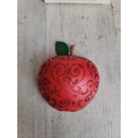 Hallmark fairest of them all Snow White Disney ornament Xmas - Picture 6 of 7